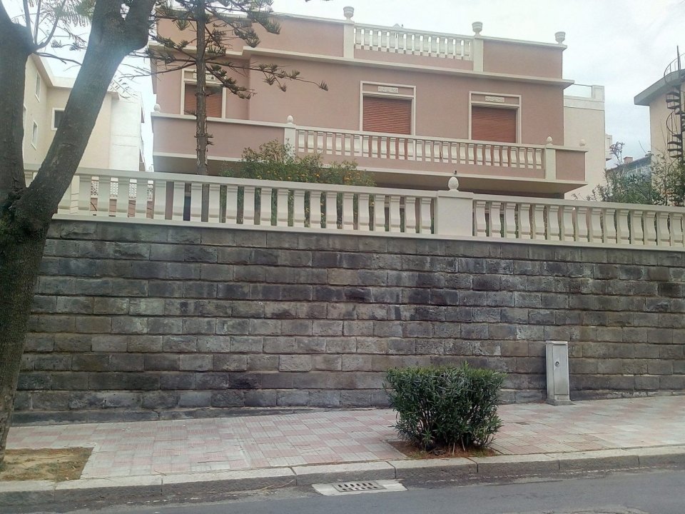 Vendita villa in città Cagliari Sardegna foto 1