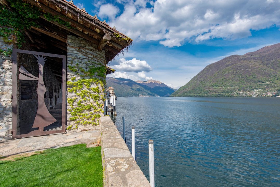 Vendita villa sul lago Brienno Lombardia foto 4