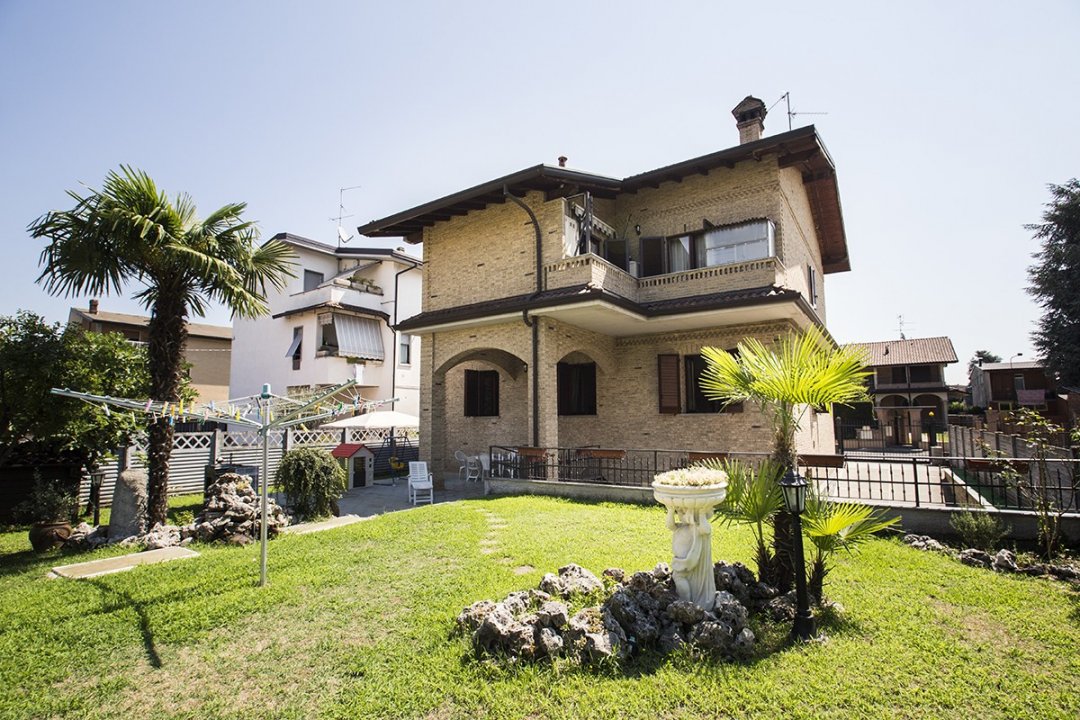 Vendita villa in zona tranquilla Giussano Lombardia foto 1