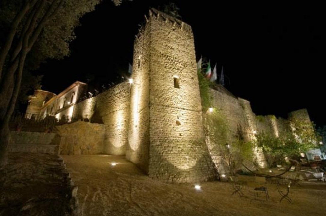 Vendita castello in zona tranquilla Deruta Umbria foto 1