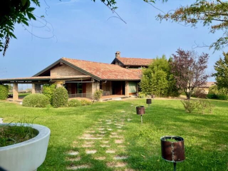 Vendita villa in zona tranquilla Ziano Piacentino Emilia-Romagna foto 1