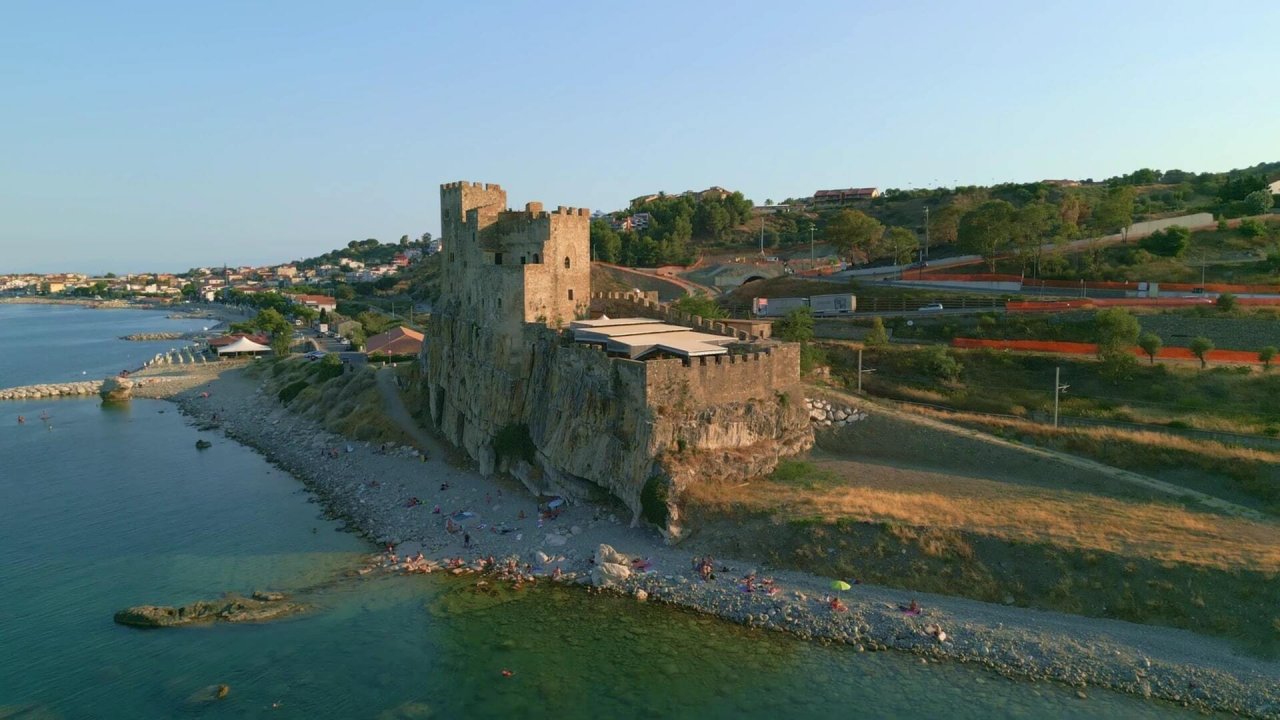 Vendita castello sul mare Roseto Capo Spulico Calabria foto 9