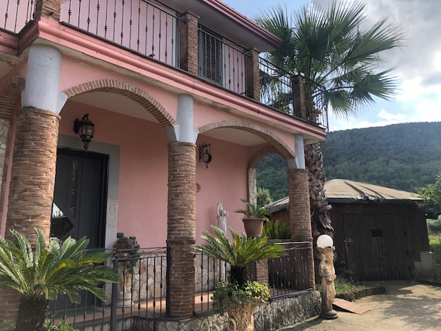 Casale Antico Ristrutturato in Zona Tranquilla a Caserta | luxforsale.it
