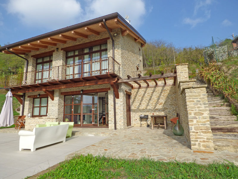 Villa in pietra con vista panoramica in vendita a Sinio | luxforsale.it