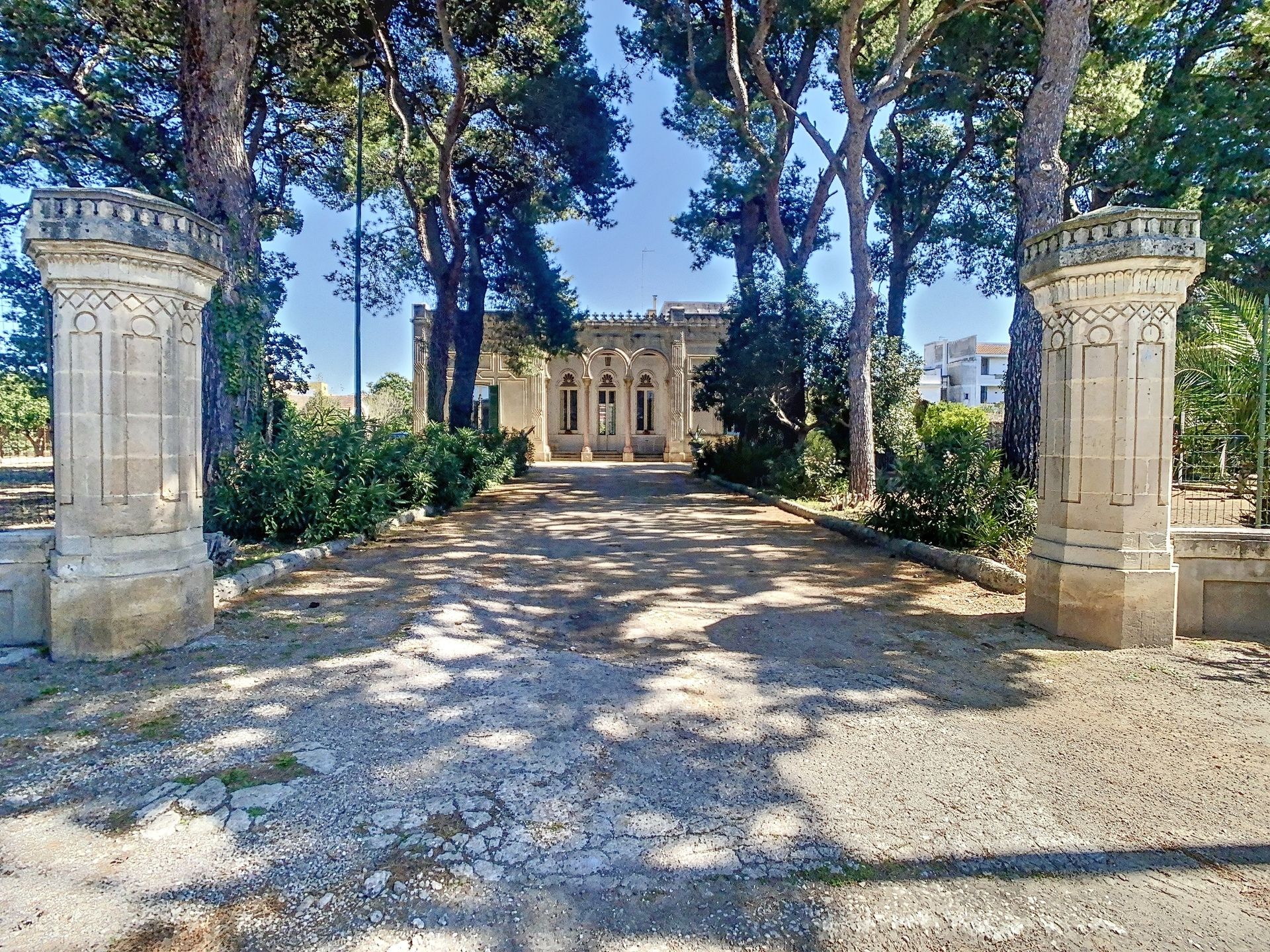 Vendita palazzo in città Aradeo Puglia