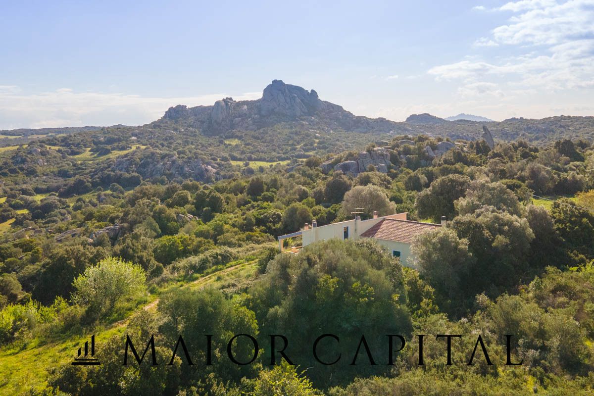Villa in vendita a Arzachena, Sardegna | luxforsale.it