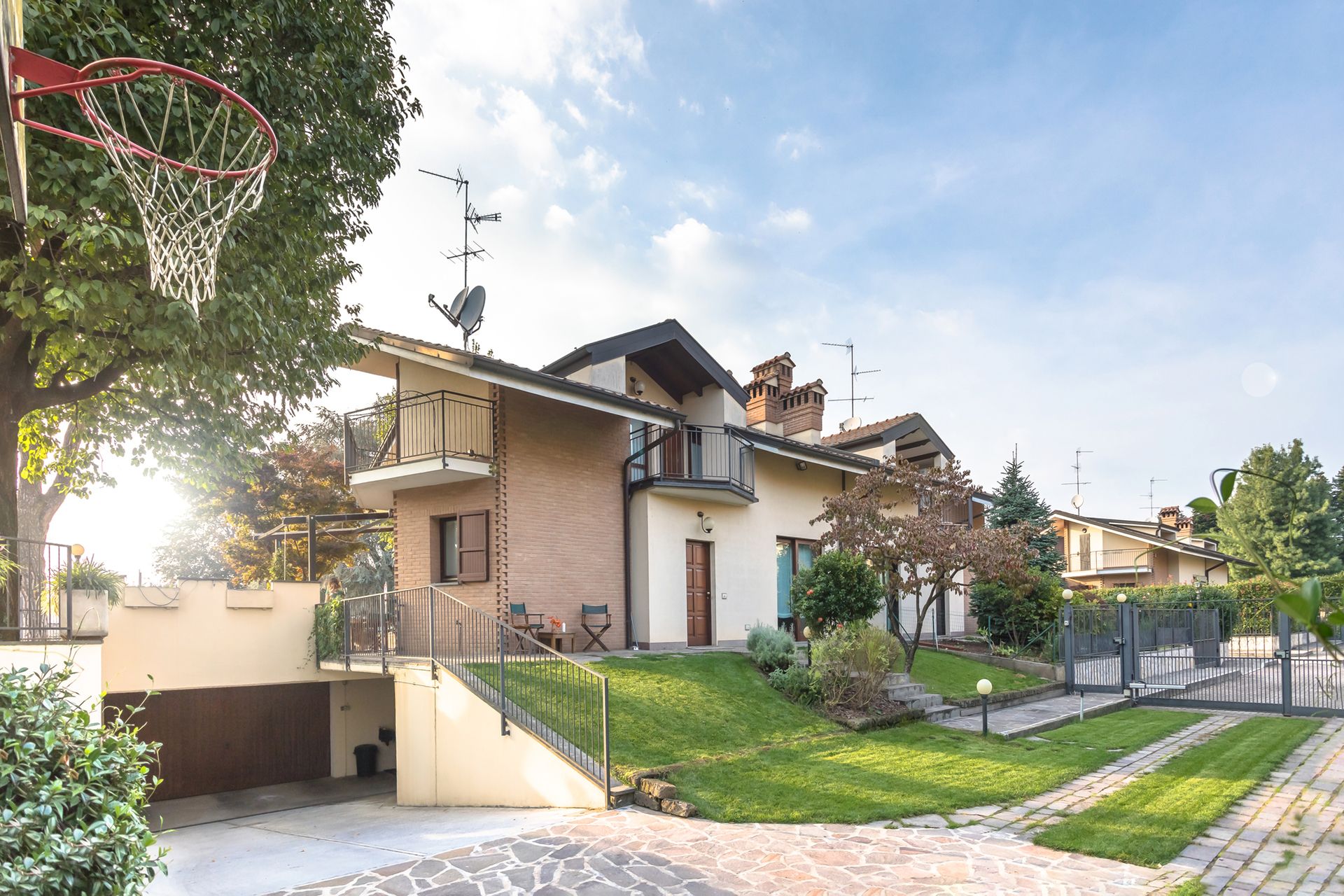 Villa in vendita a Carnate Monza Brianza, zona tranquilla, box | luxforsale.it