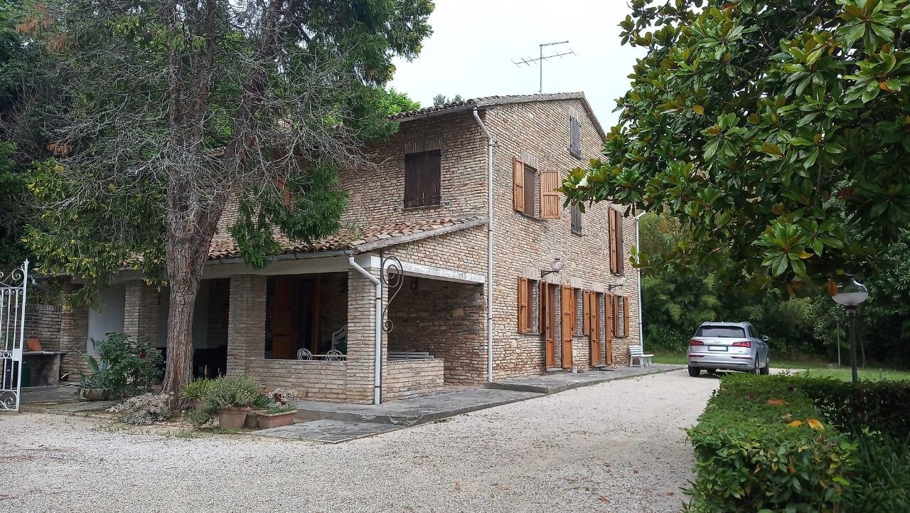 Casale in vendita a Pesaro, zona tranquilla - Marche | luxforsale.it