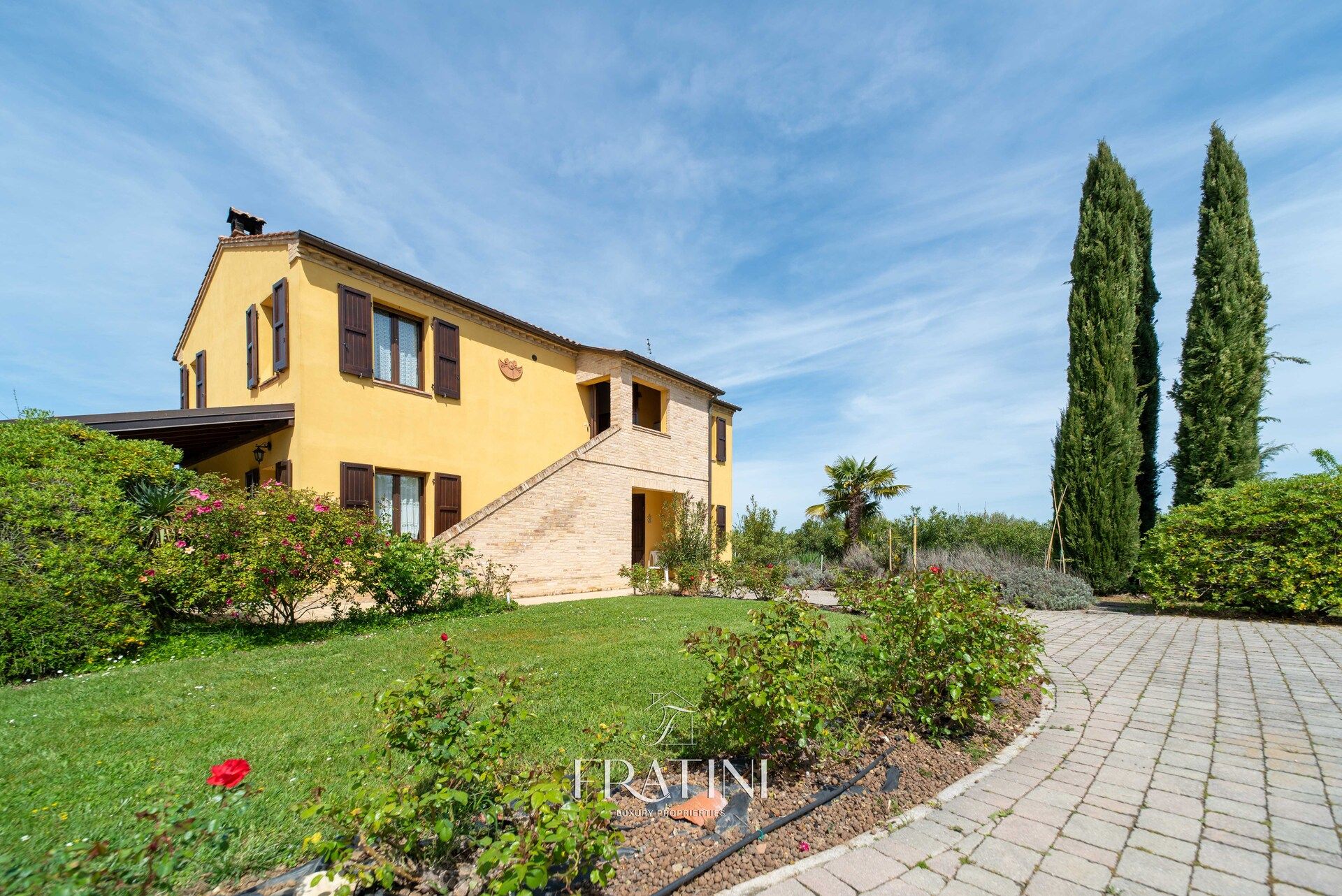 Villa in vendita a Morrovalle | luxforsale.it