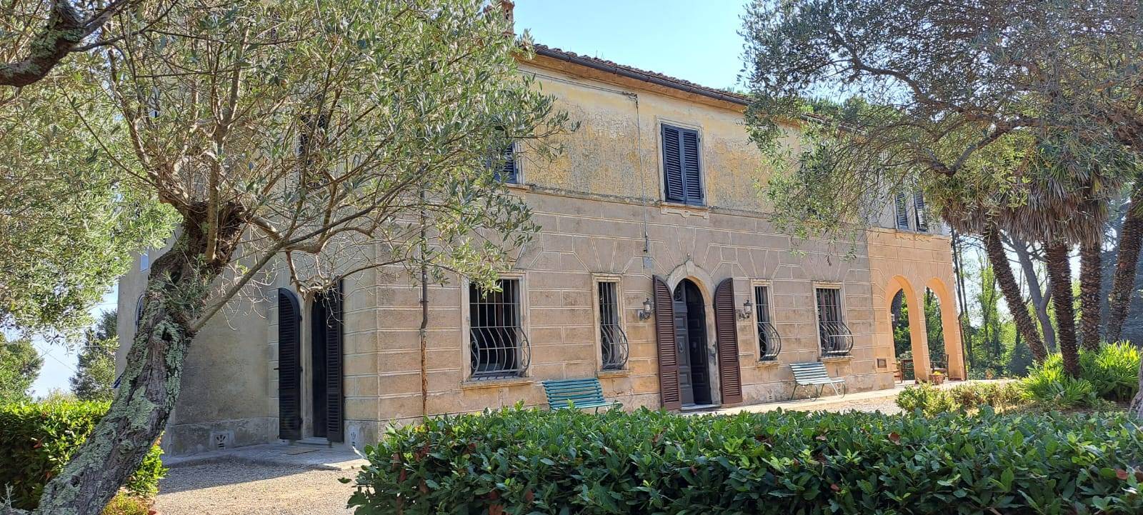 For sale villa by the sea Crespina Toscana