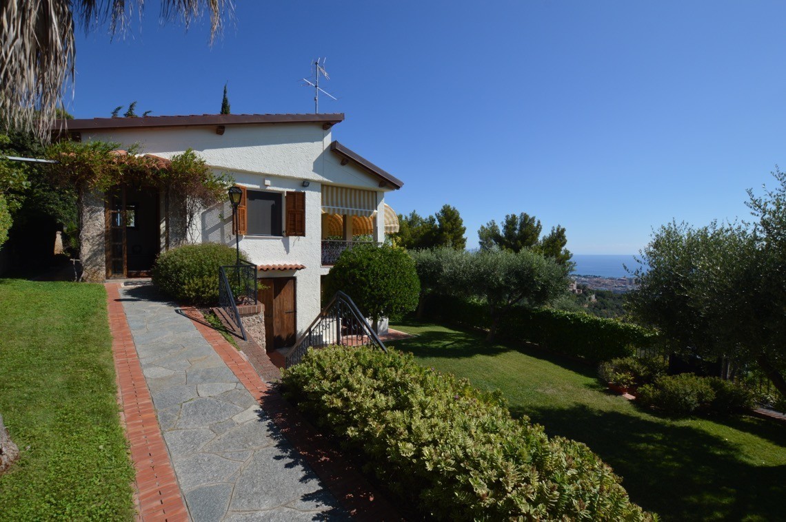Vendita villa sul mare Albenga Liguria