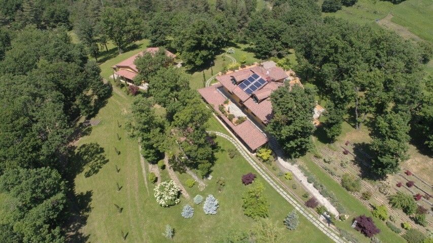 Villa in vendita a Ovada, parco amplio e tranquillo in Piemonte | luxforsale.it