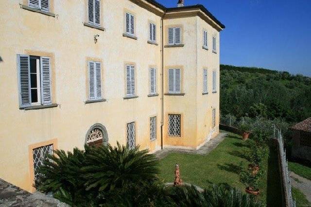 Vendita villa in zona tranquilla Lucca Toscana
