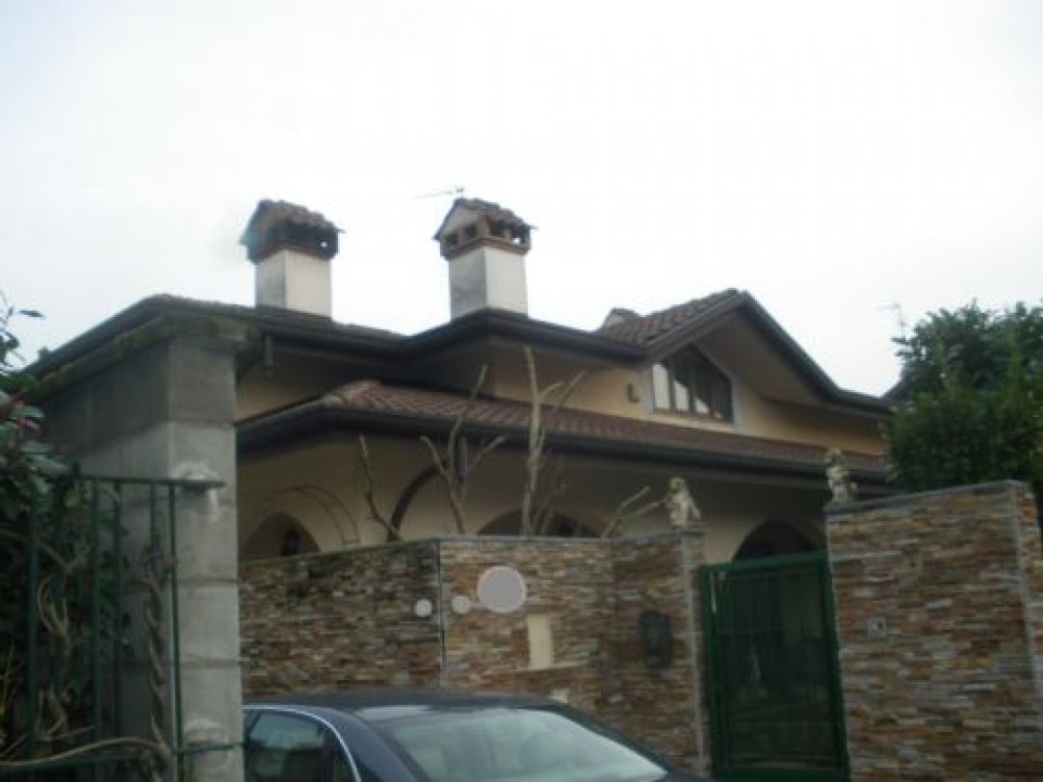 Vendita villa in zona tranquilla Casorezzo Lombardia foto 1