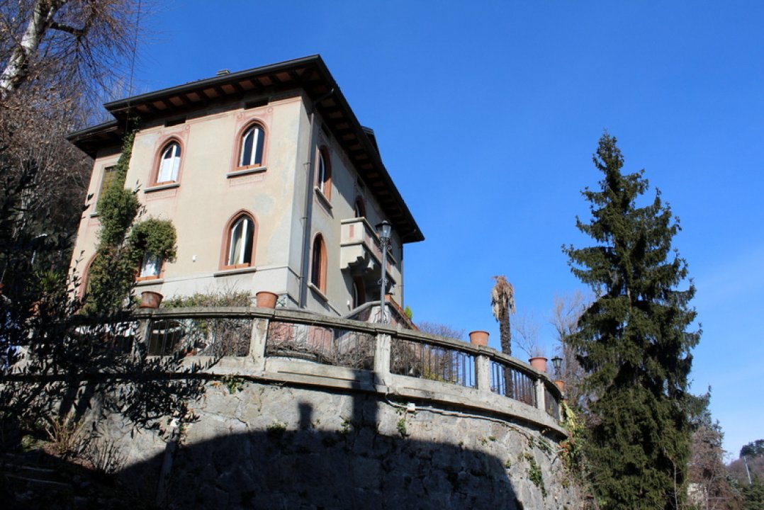 Vendita villa in zona tranquilla Airuno Lombardia foto 1