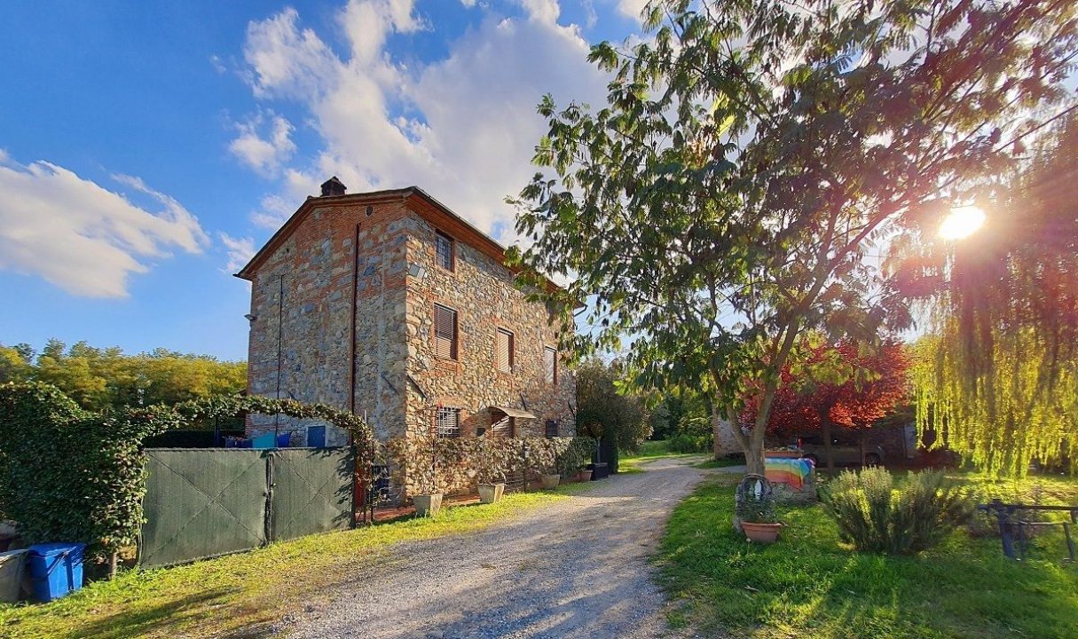Vendita casale in zona tranquilla Capannori Toscana foto 1