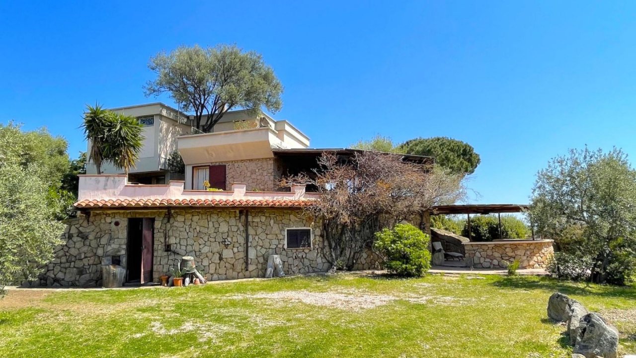 Vendita villa in  San Teodoro Sardegna foto 1