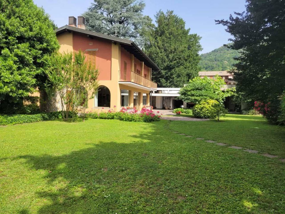Vendita villa in zona tranquilla Nembro Lombardia foto 1