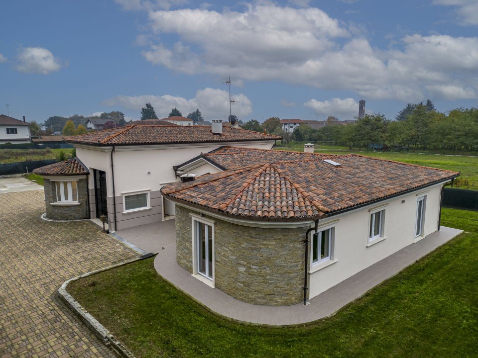 Vendita villa in città Lenta Piemonte foto 1