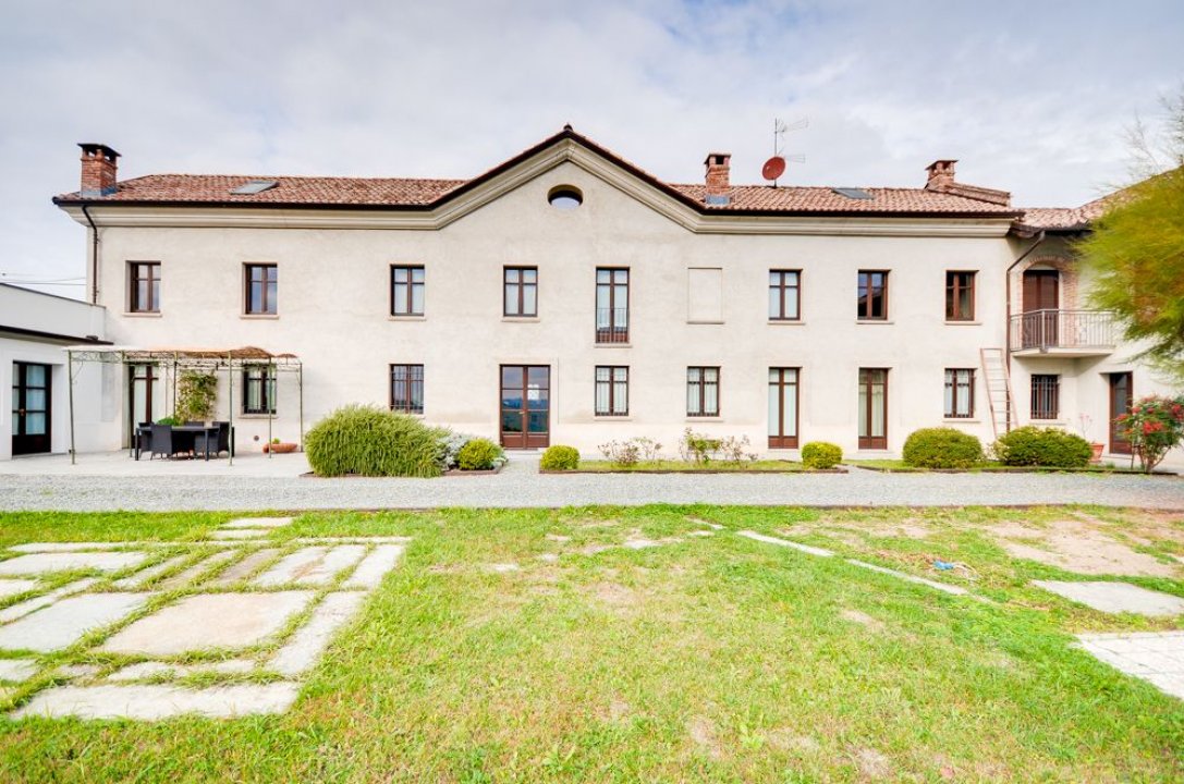 Vendita villa in zona tranquilla Canelli Piemonte foto 1
