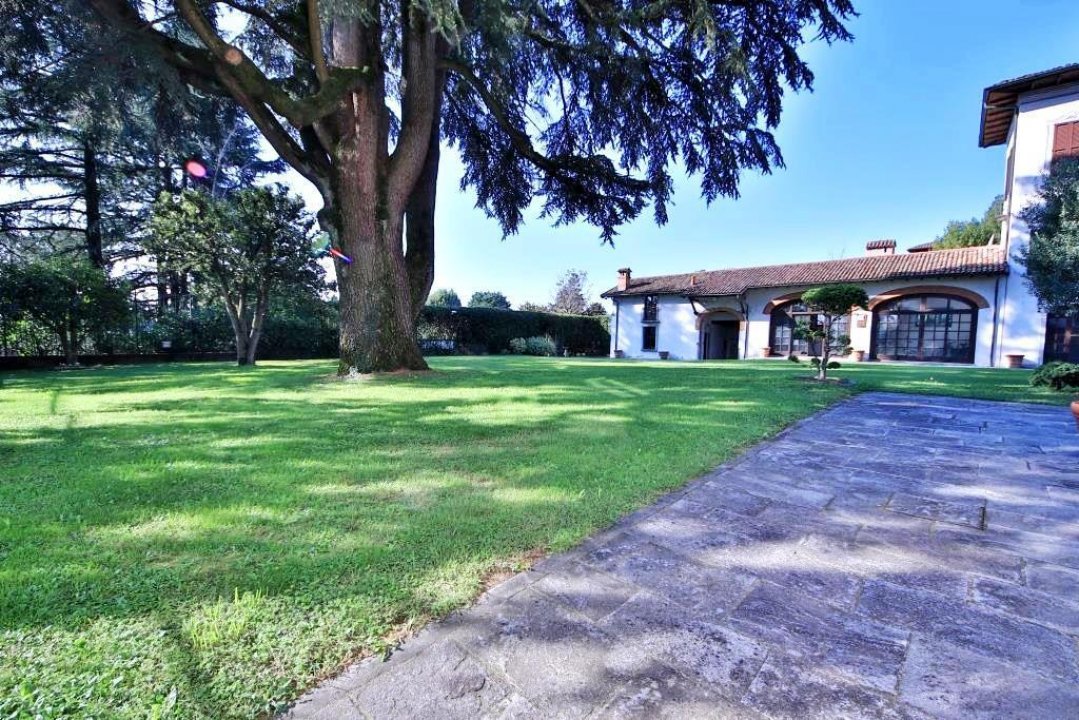 Vendita villa sul lago Daverio Lombardia foto 12