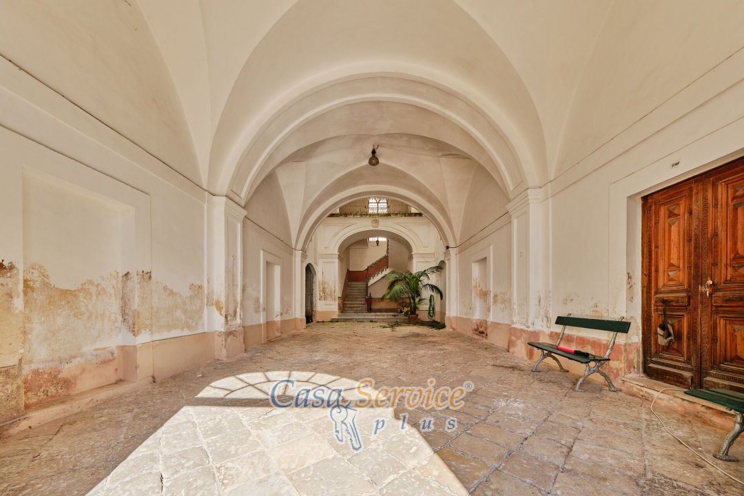 Vendita palazzo in città Parabita Puglia foto 12