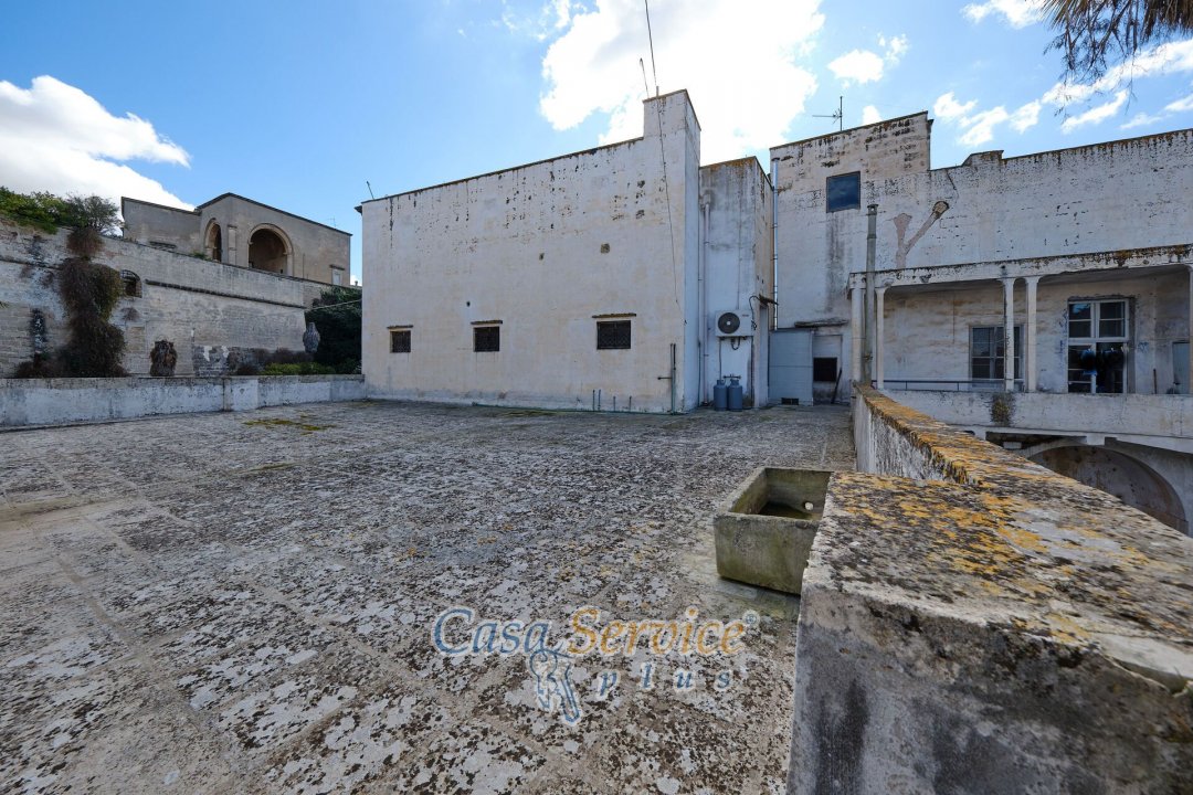 Vendita palazzo in città Parabita Puglia foto 42
