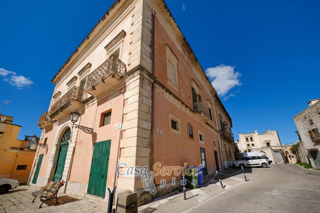 Vendita palazzo in città Parabita Puglia foto 4