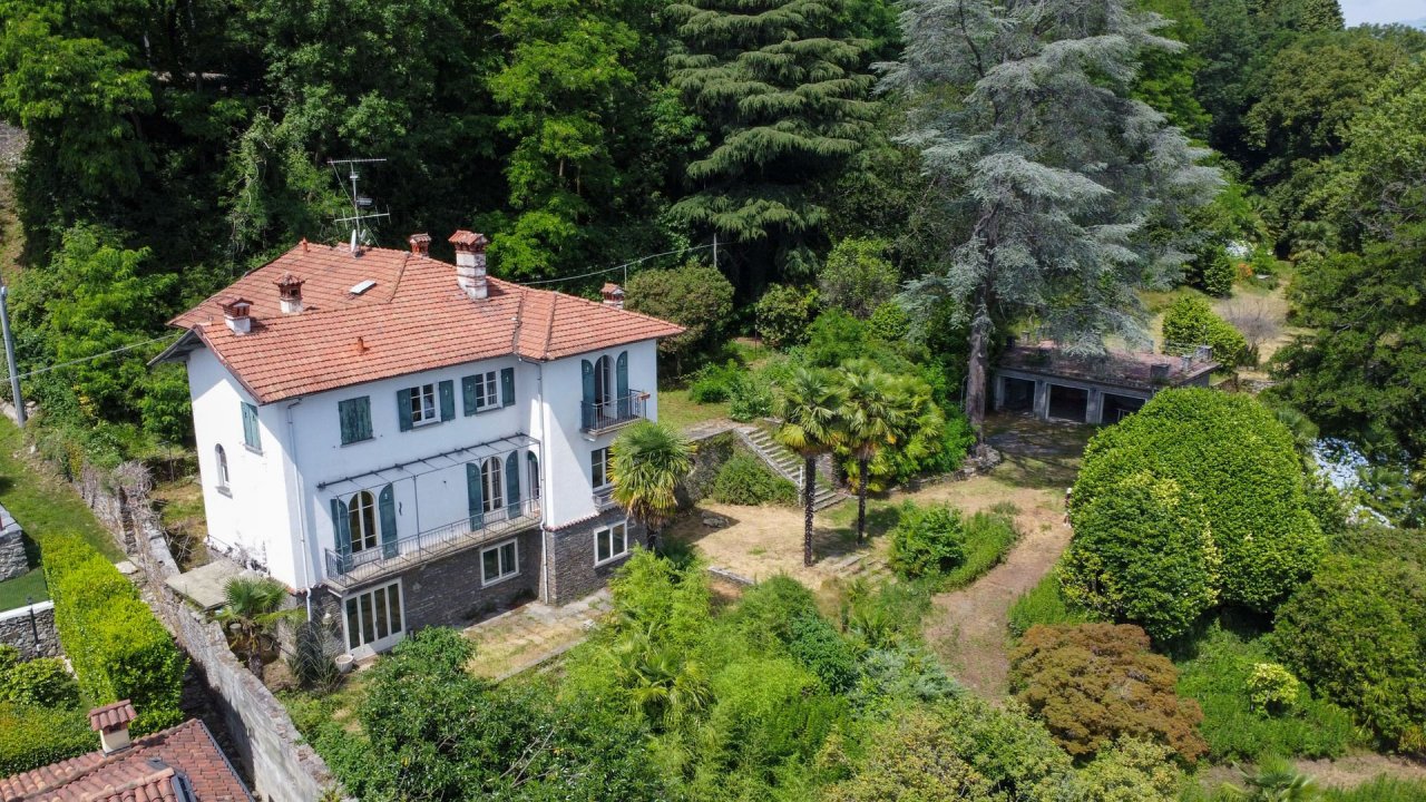 Vendita villa sul lago Stresa Piemonte foto 8