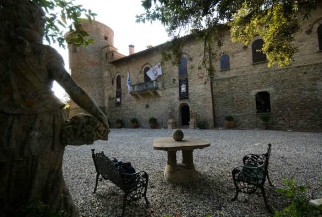 Vendita castello in zona tranquilla Deruta Umbria foto 2