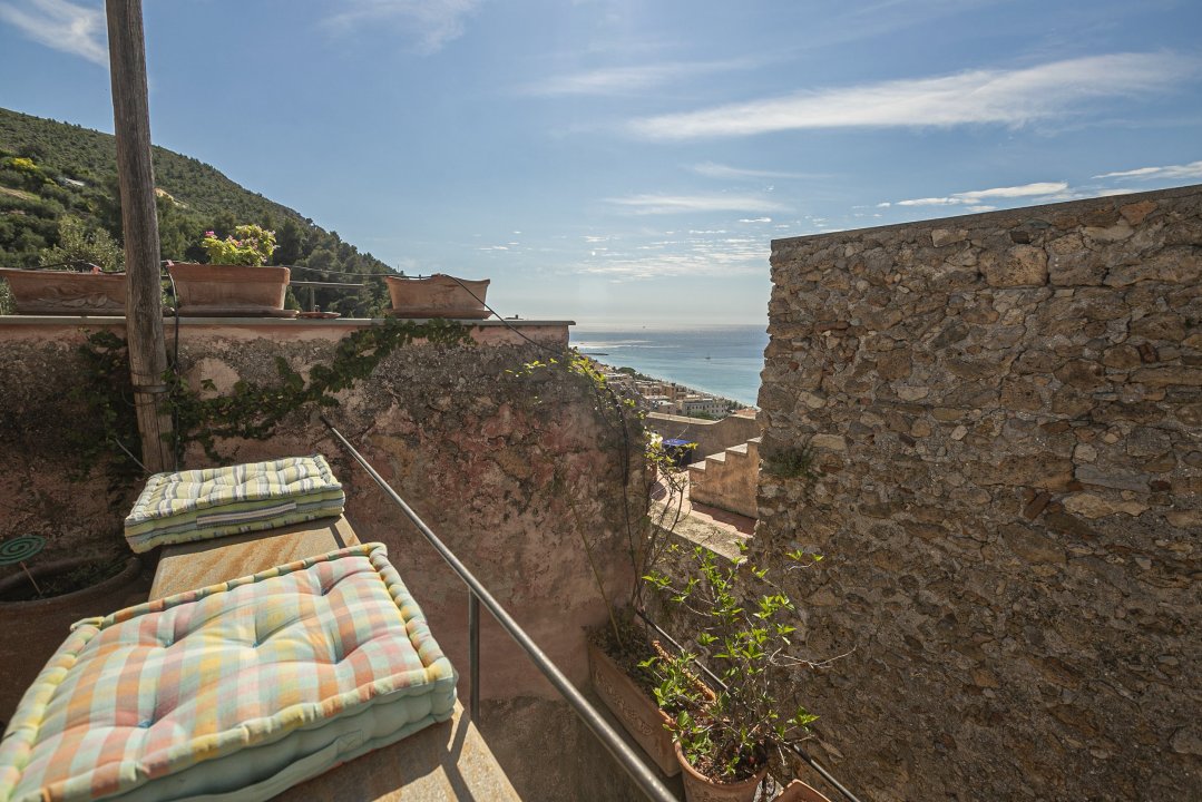 Vendita appartamento sul mare Finale Ligure Liguria foto 18