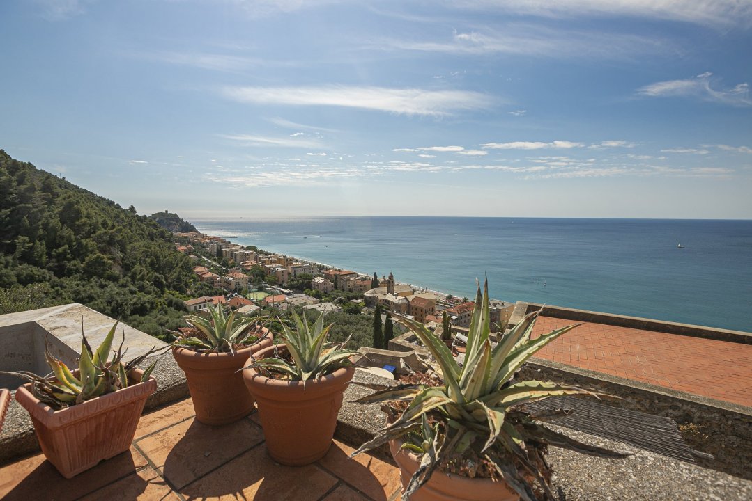 Vendita appartamento sul mare Finale Ligure Liguria foto 9