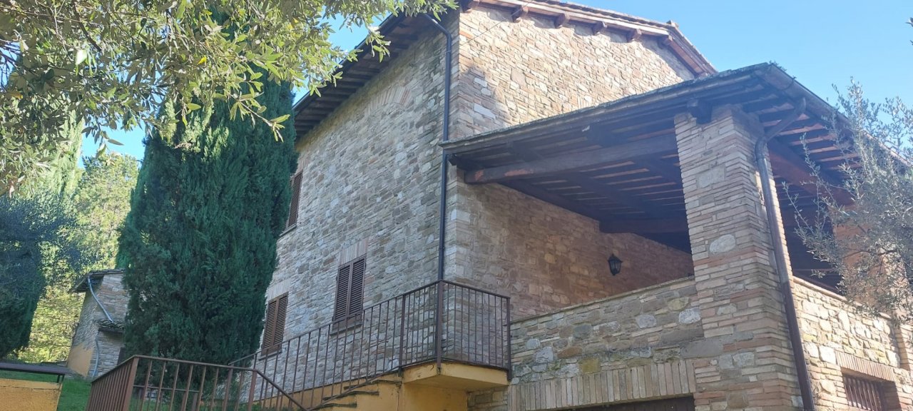 Vendita casale in zona tranquilla Assisi Umbria foto 3
