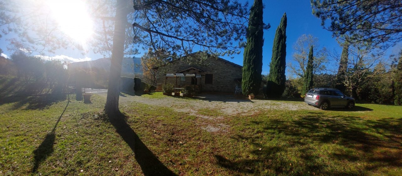 Vendita casale in zona tranquilla Assisi Umbria foto 2