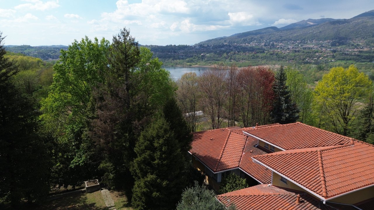 Vendita villa sul lago Monguzzo Lombardia foto 7