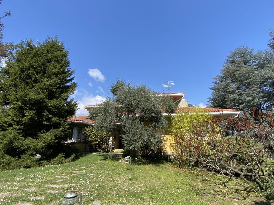 Vendita villa sul lago Monguzzo Lombardia foto 11