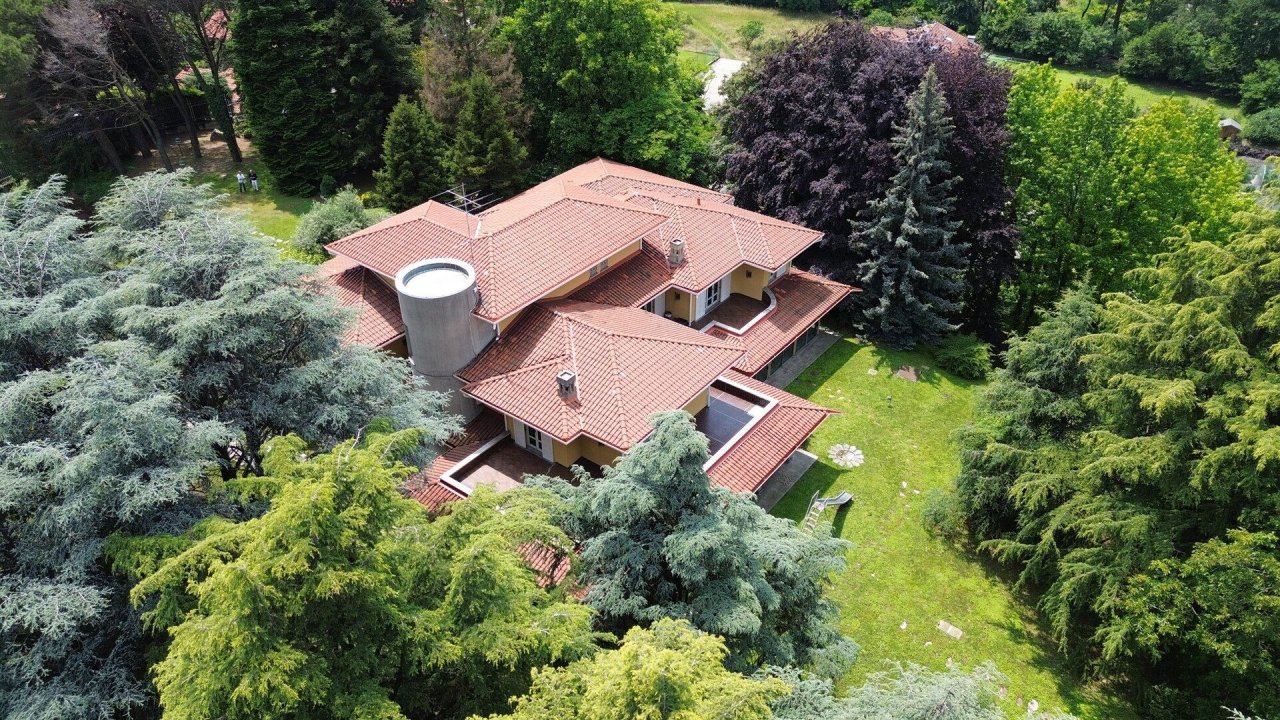 Vendita villa sul lago Monguzzo Lombardia foto 26