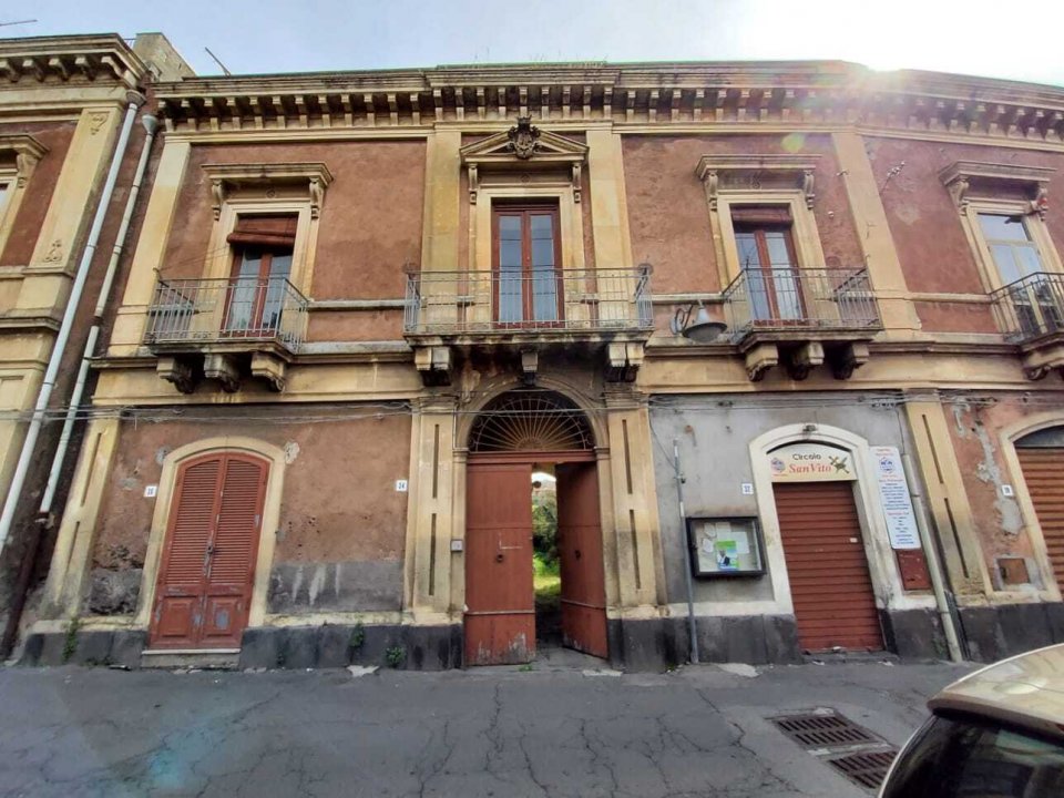 Vendita palazzo in città Mascalucia Sicilia foto 1