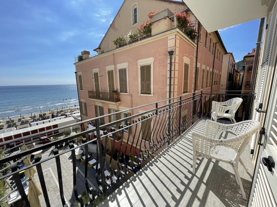 For sale apartment by the sea Alassio Liguria foto 3
