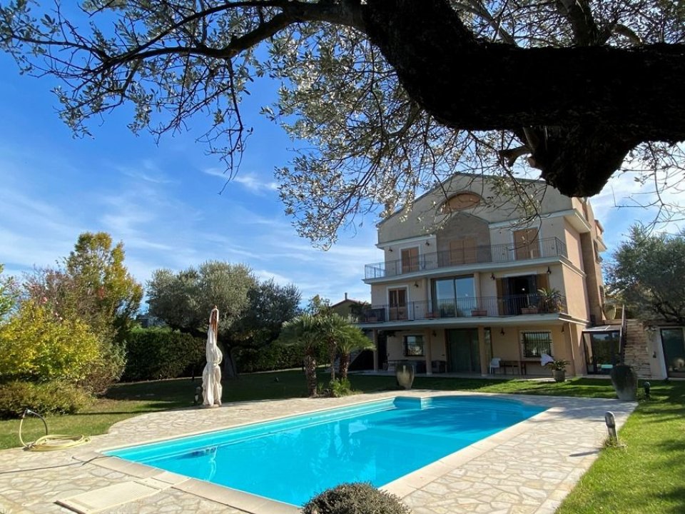 For sale villa in quiet zone Spoltore Abruzzo foto 1
