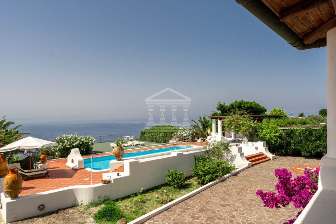 Vendita villa sul mare Lipari Sicilia foto 1