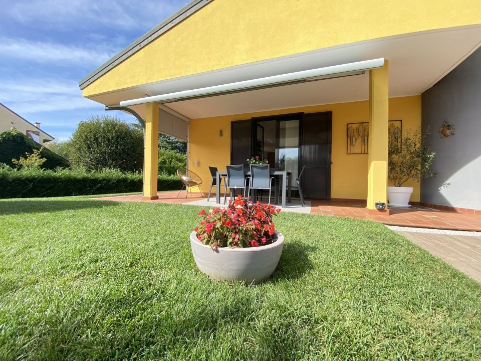 For sale villa in quiet zone Lainate Lombardia foto 1