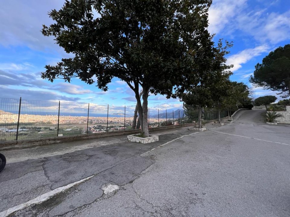 For sale real estate transaction in quiet zone Palermo Sicilia foto 2