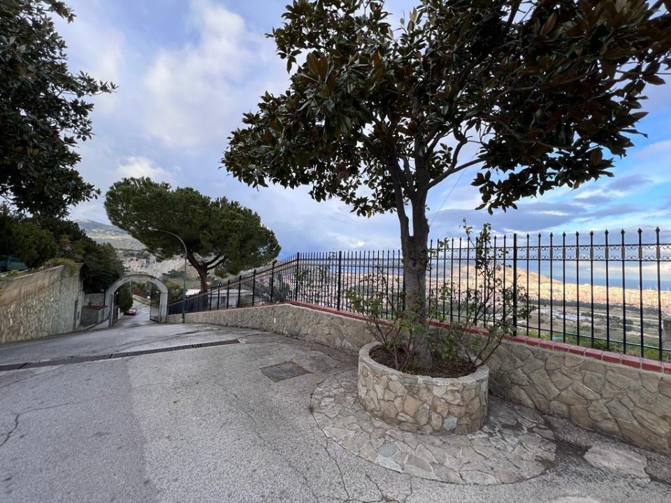For sale real estate transaction in quiet zone Palermo Sicilia foto 6