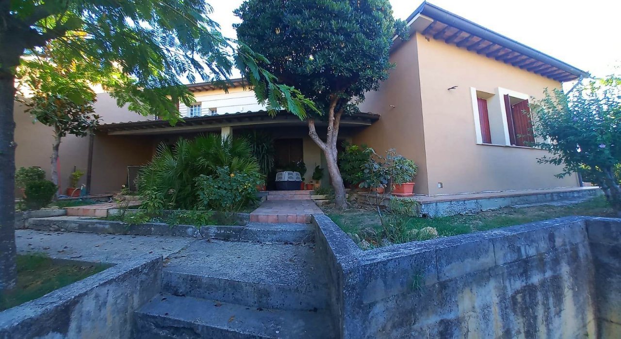 Vendita villa in città Foligno Umbria foto 4