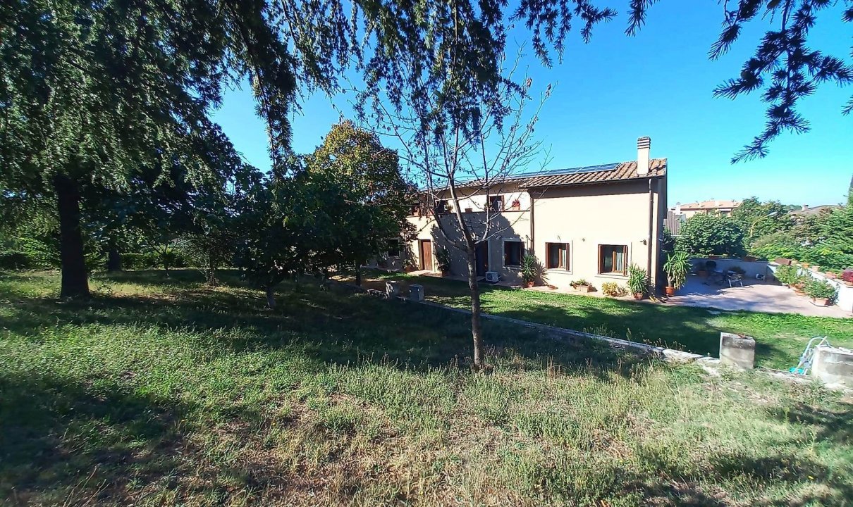 Vendita villa in città Foligno Umbria foto 47