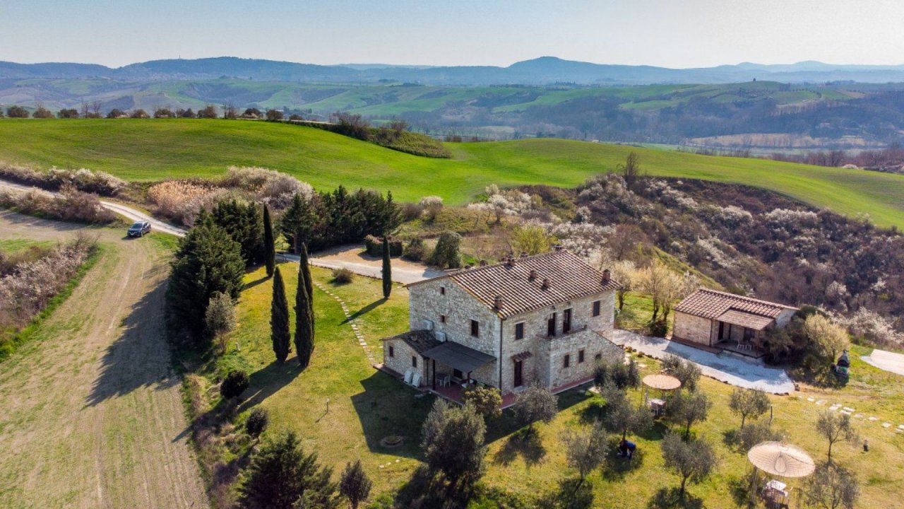 Vendita villa in  Asciano Toscana foto 1