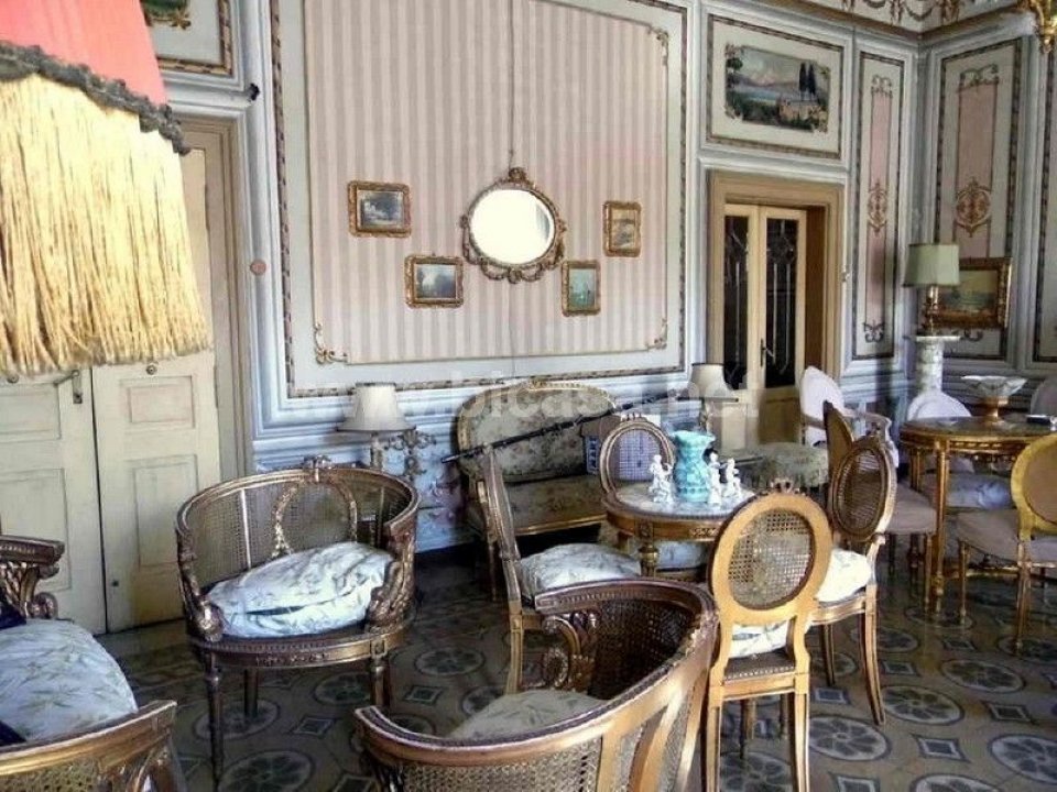 Vendita palazzo in città Pesaro Marche foto 1