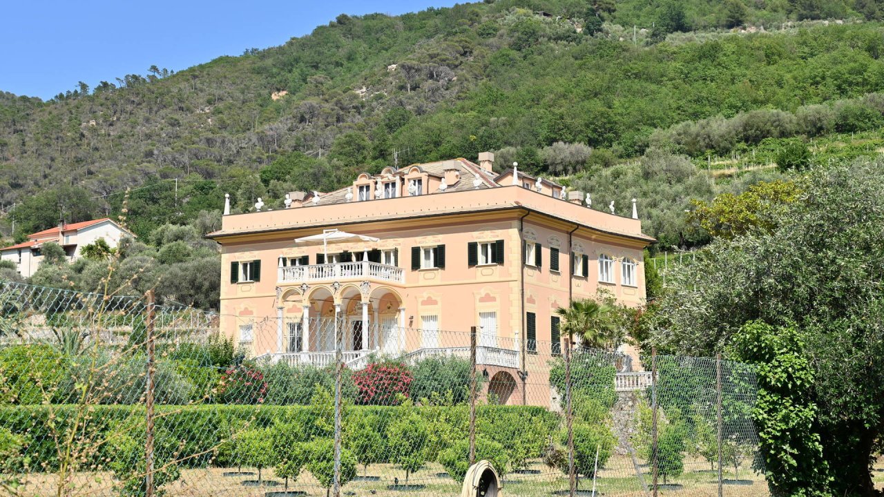 Vendita appartamento sul mare Finale Ligure Liguria foto 6