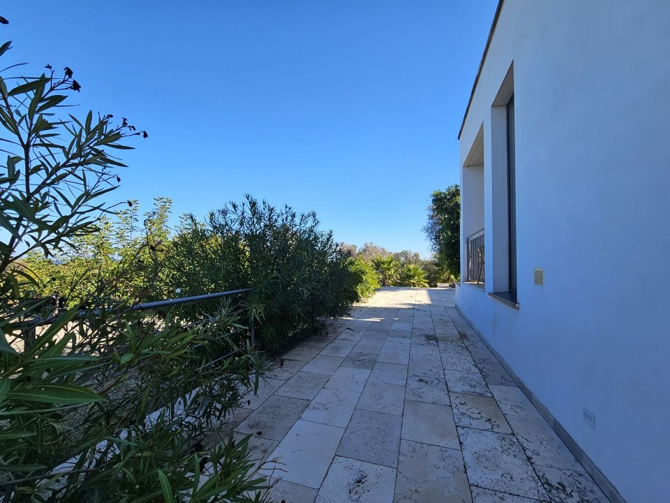 Vendita villa in zona tranquilla Carovigno Puglia foto 2